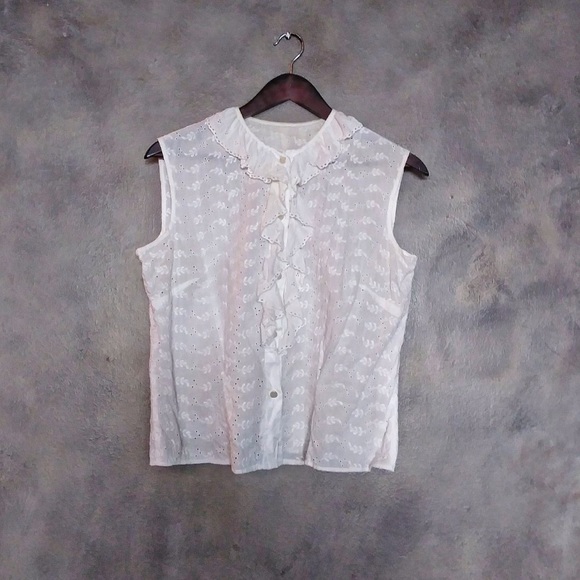 Vintage eyelet button down back blouse - Picture 2 of 4